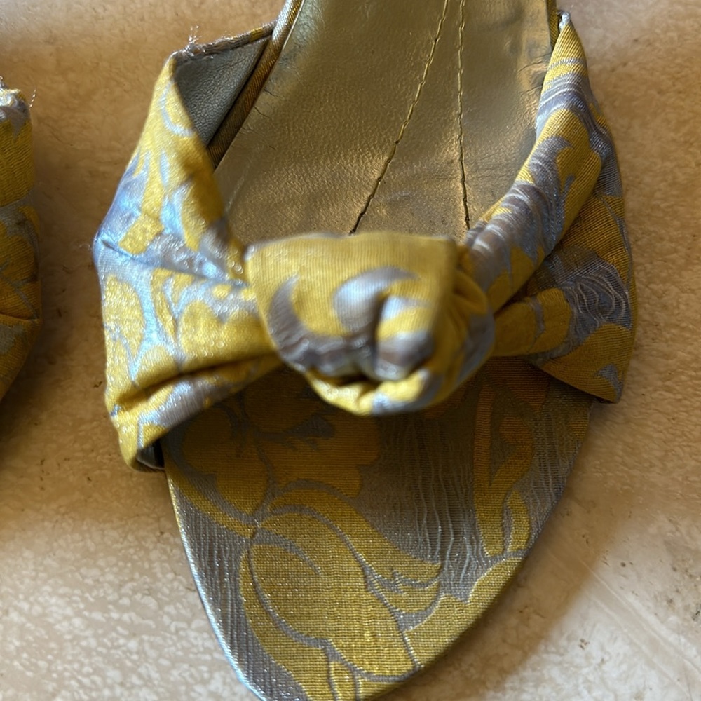 Kate Spade- Pretty brocade yellow and silver mules (vintage 2005 collection) - Picture 2 of 4